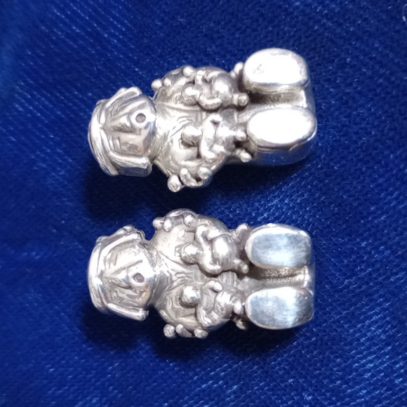 Native American Jewelry - Storyteller Vintage Native American Sterling Silver  Stud Earrings